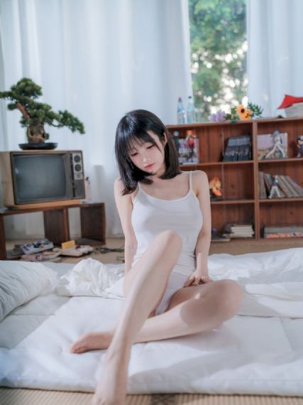 美女白丝喷水_最近国语在线观看