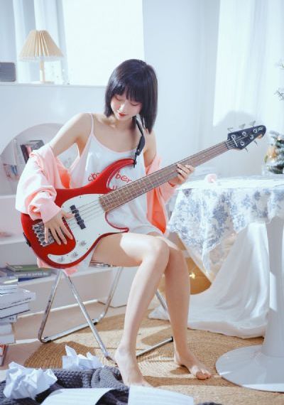 酒吧美女现场跳舞视频_BD动漫免费观看